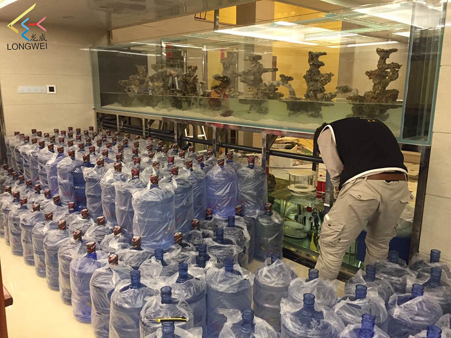 大廳隔斷定制大型魚缸——龍威水族